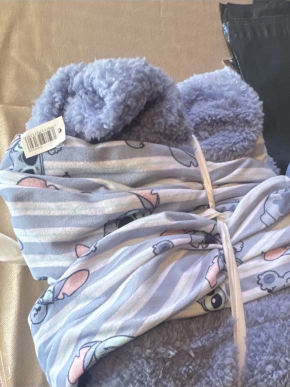 Disney Stitch Women's 2-Piece Pajama Set in Light Purple and Cream - Picture 3 of 3